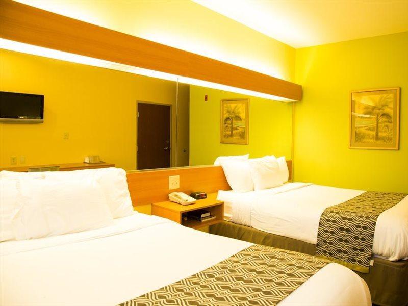 Microtel Inn & Suites By Wyndham Panama City Eksteriør bilde