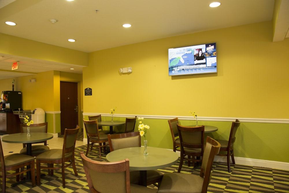Microtel Inn & Suites By Wyndham Panama City Eksteriør bilde