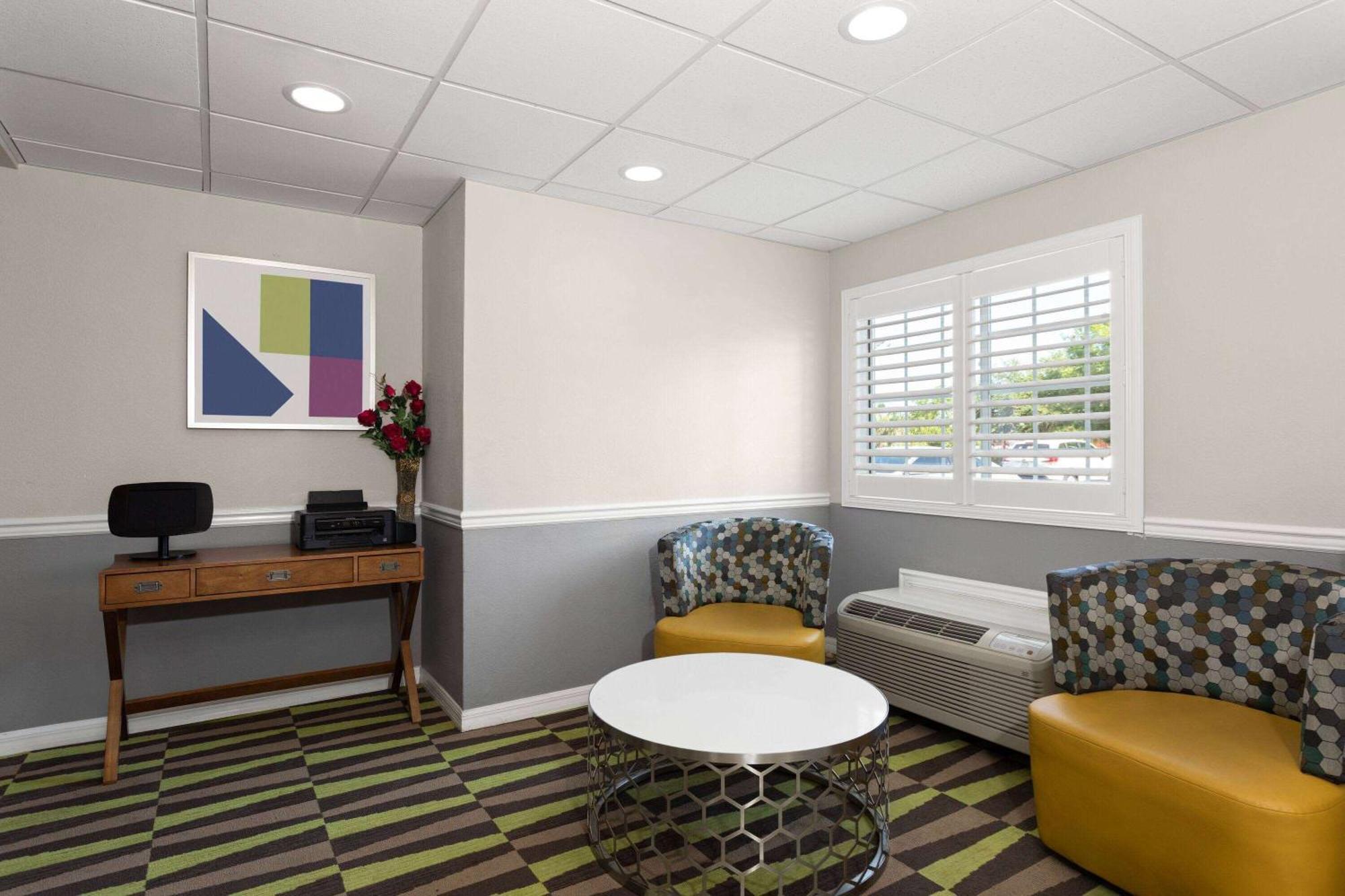 Microtel Inn & Suites By Wyndham Panama City Eksteriør bilde