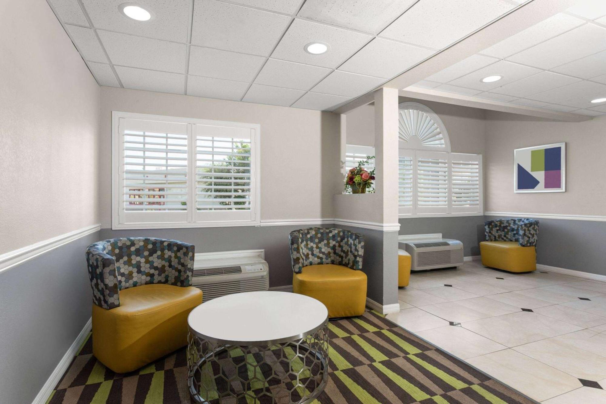 Microtel Inn & Suites By Wyndham Panama City Eksteriør bilde