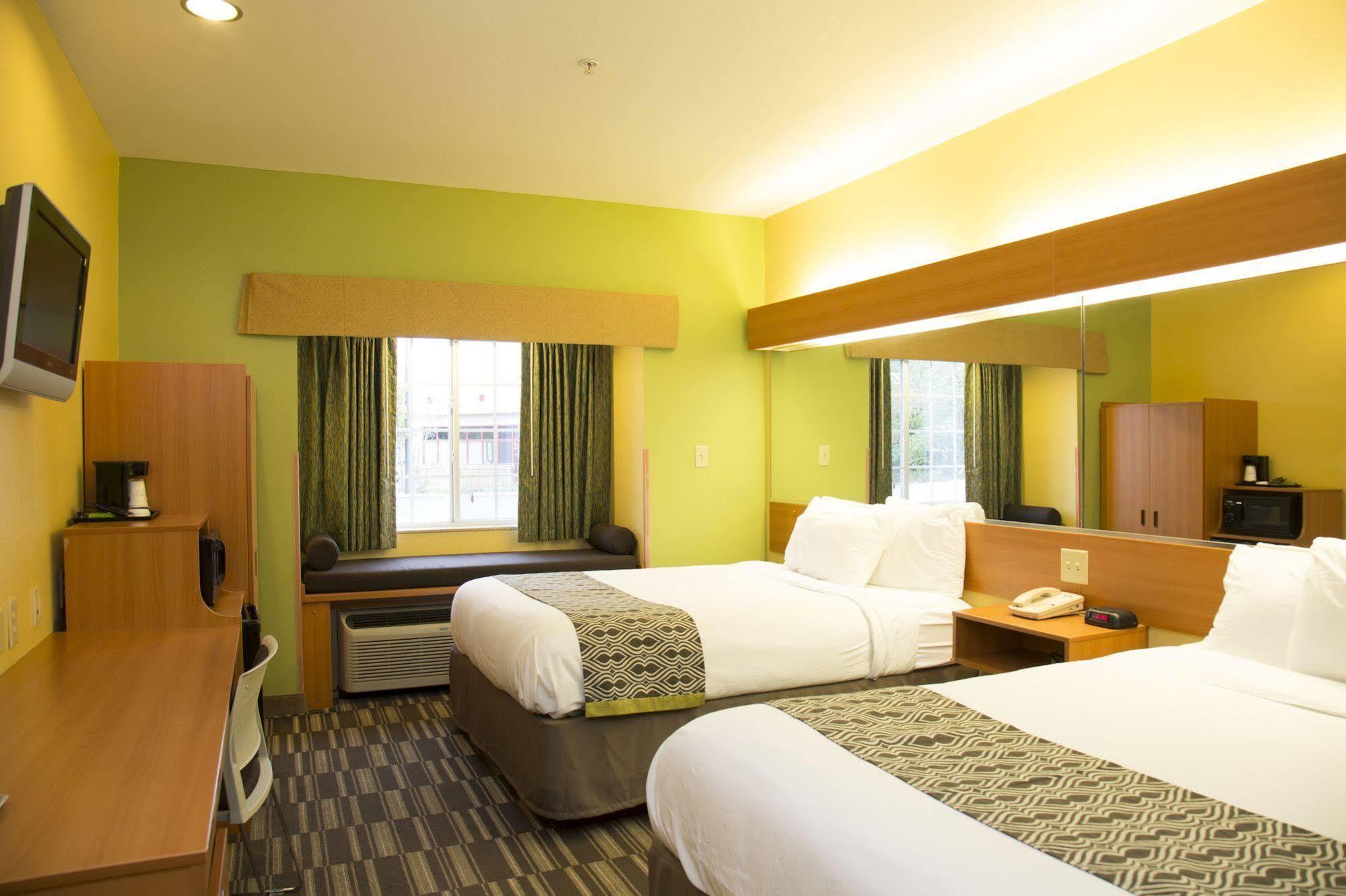 Microtel Inn & Suites By Wyndham Panama City Eksteriør bilde